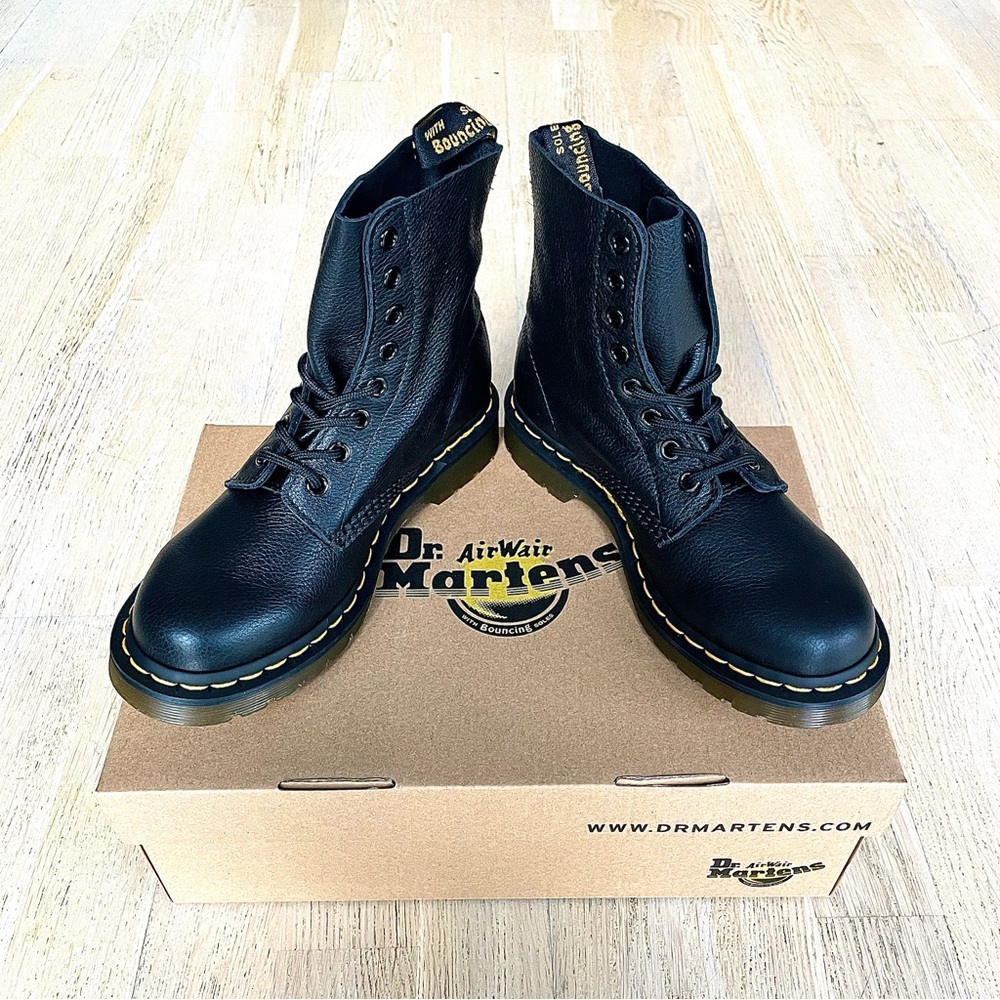 BNWT Dr. Martens Boots Size 6